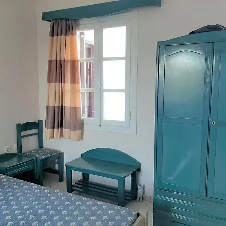 Joanna'S Rooms On The Beach Plaka  Room photo