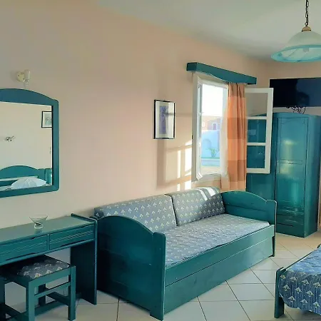 Joanna'S Rooms On The Beach Plaka  Room photo
